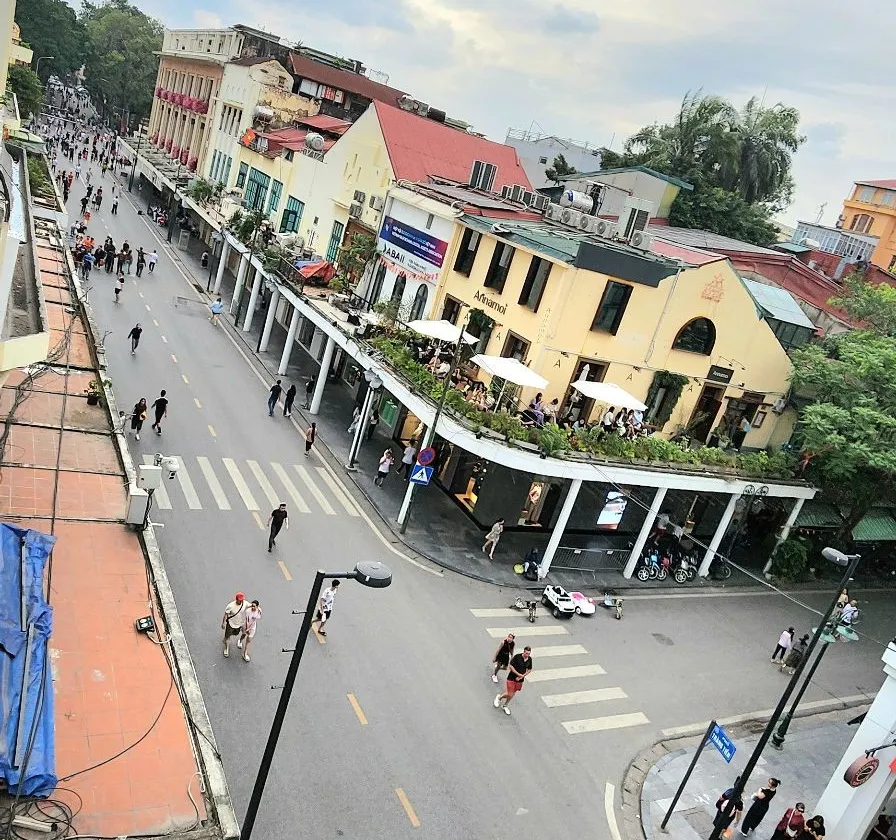 B. nhà mặt phố 3 tầng tại phường Hoàn Kiếm, Hà Nội,100 m², sổ hồng chính chủ, MT 7m, chào 198 tỷ... Bán nhà mặt phố tại Hoàn Kiếm, Hà Nội 01