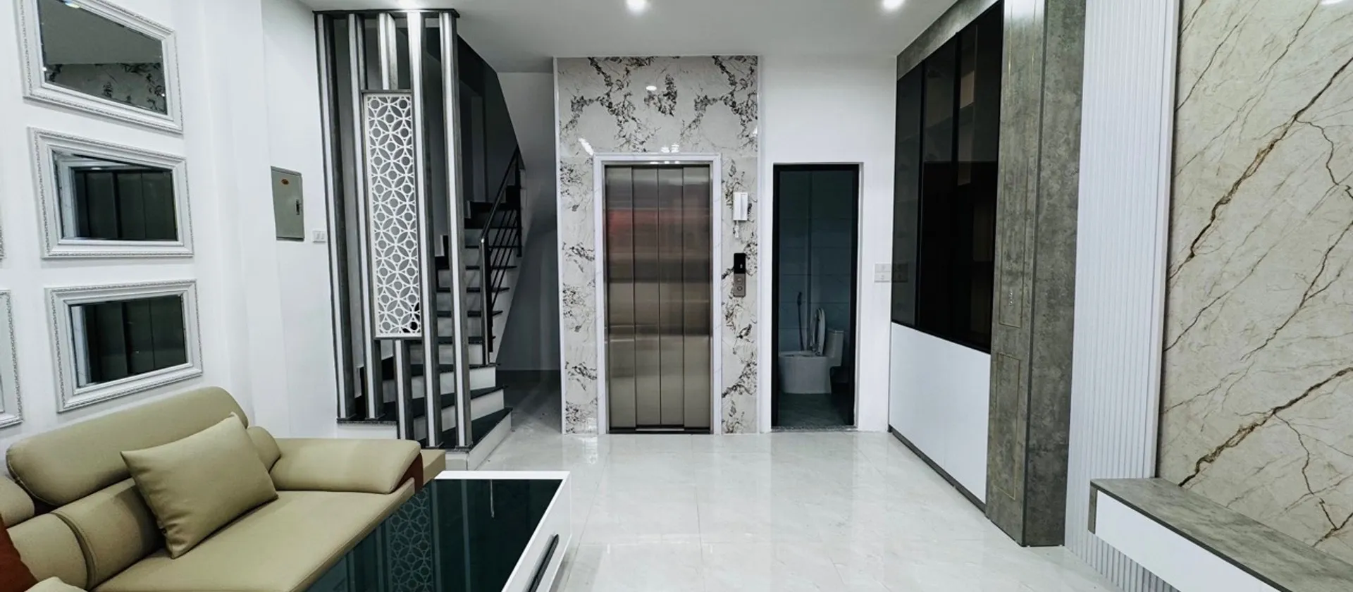 Bán nhà khu Lê Trọng Tấn | Lô góc mặt tiền rộng, 6 tầng thang máy mới đẹp, gần 35m2 chỉ tầm 9.x tỷ... Bán nhà riêng tại Định Công, Hà Nội 01