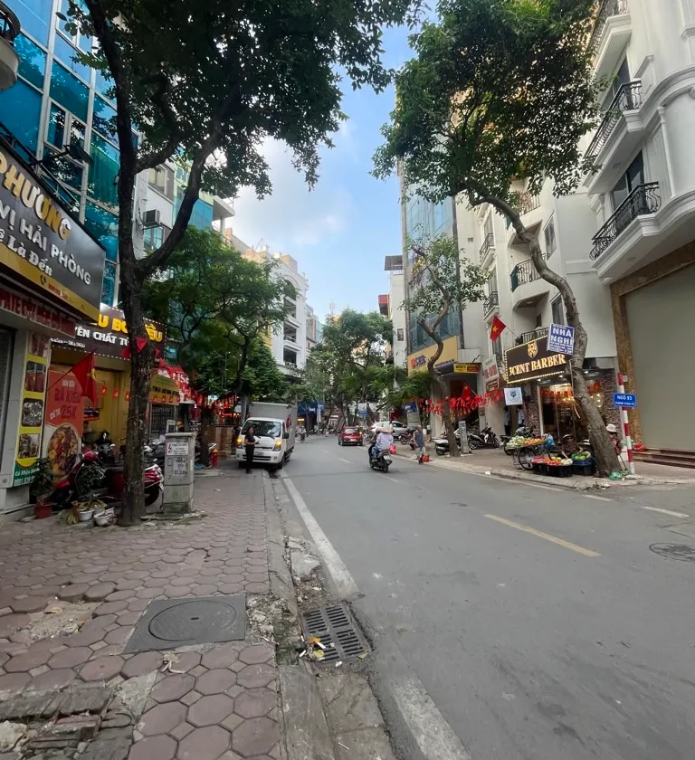 Bán gấp nhà mặt phố 2 thoáng, Vương Thừa Vũ, vỉa hè đá bóng, kinh doanh tấp lập, giá chào 42.5 tỷ... Bán nhà mặt phố tại Khương Đình, Hà Nội 01