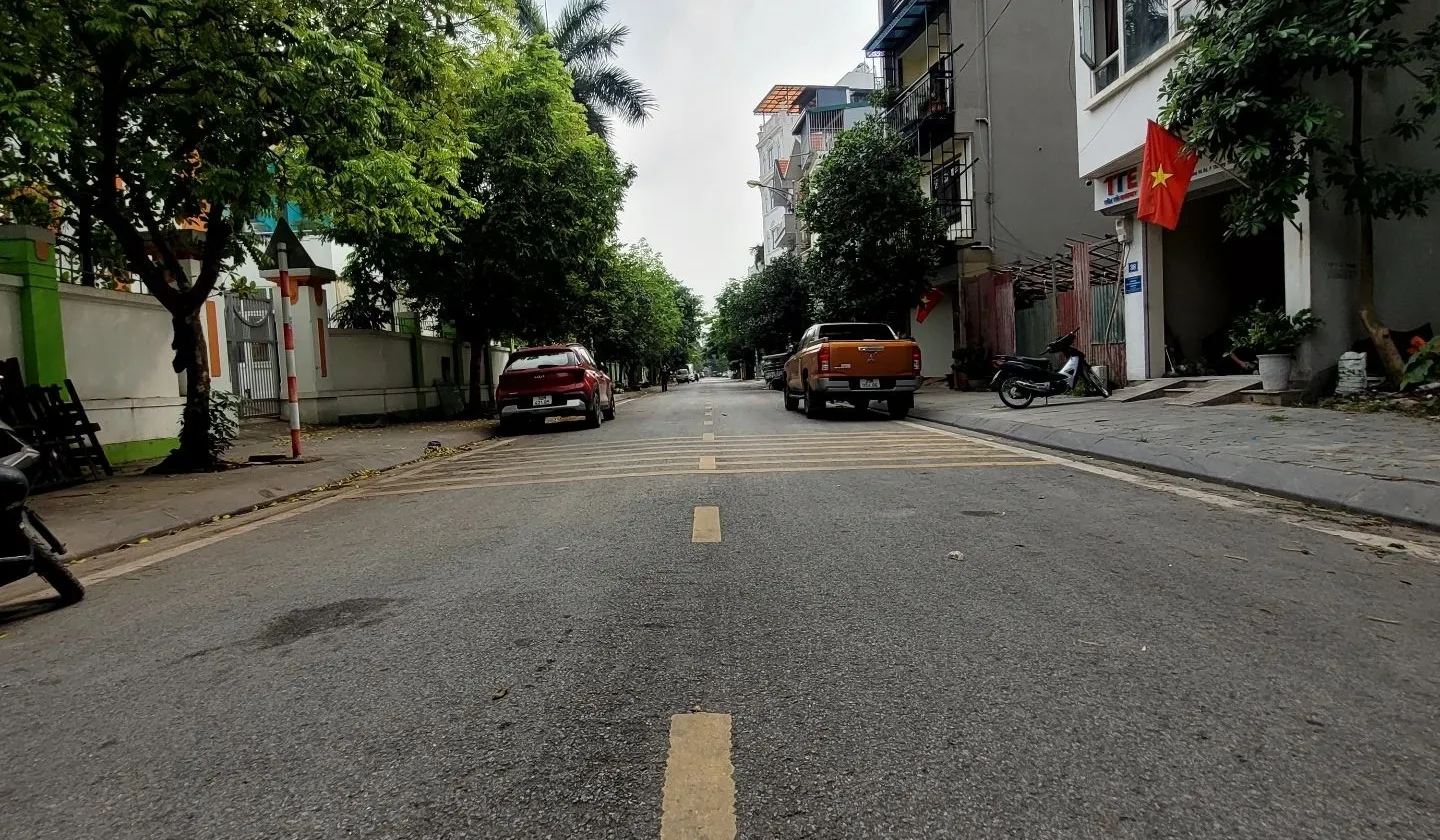 BÁN ĐẤT ĐẶNG VŨ HỶ 67M2- MT 4.5m- VỈA HÈ, Ô TÔ TRÁNH - VIEW TRƯỜNG HỌC - 19.5 Tỷ... Bán đất tại Việt Hưng, Hà Nội 01