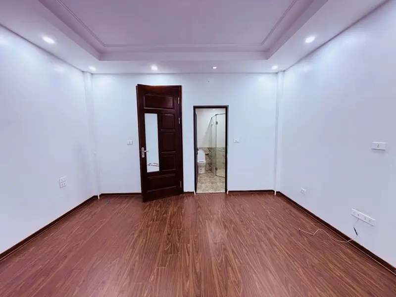 Nhà 5 tầng 35m² trên phố Bồ Đề, ngõ rộng ô tô đỗ gần... Bán nhà riêng tại Bồ Đề, Hà Nội 01