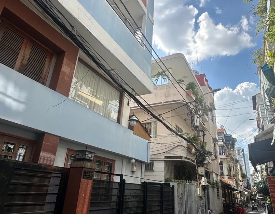 Nhà lô góc mặt tiền rộng tại Quận 10 giá tốt... Bán nhà riêng tại Diên Hồng, Hồ Chí Minh 01