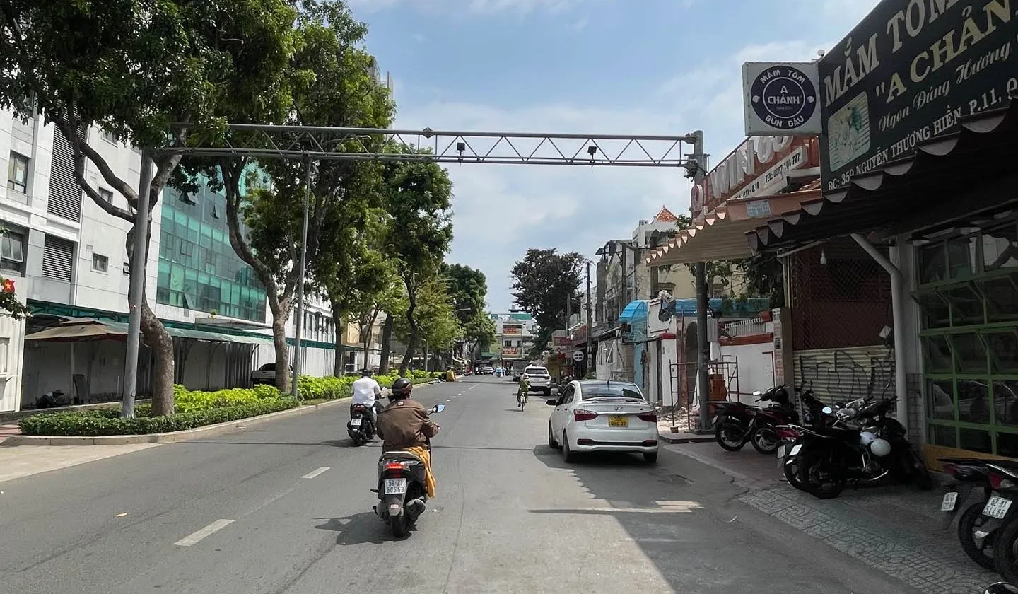Nhà mặt phố sang trọng, vị trí trung tâm Quận 10, diện tích rộng rãi, mặt tiền đẳng cấp... Bán nhà mặt phố tại Vườn Lài, Hồ Chí Minh 01