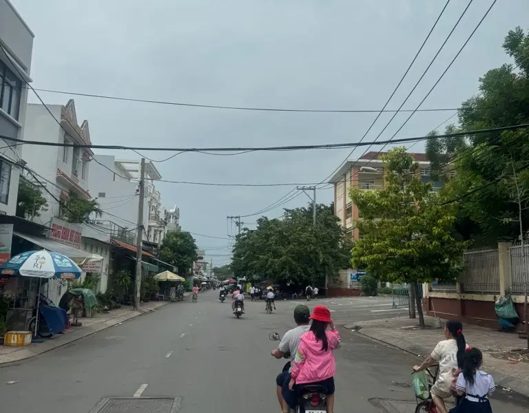 Bán nhà mặt phố 3 tầng tại phường Phú Định, Hồ Chí Minh, diện tích 143m², giá 11.5 tỷ... Bán nhà mặt phố tại Phú Định, Hồ Chí Minh 01