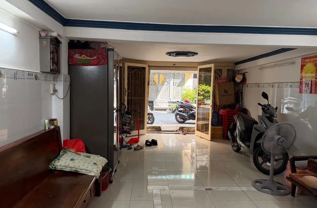 Bán nhà 2 tầng 40m2 mặt tiền 4m tại phường Bình Phú, TP HCM... Bán nhà mặt phố tại Bình Phú, Hồ Chí Minh 01