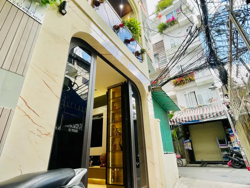 Xe hơi Nhà đẹp Phú Nhuận, có cửa sau thoát hiểm, phòng ngủ trệt 116/100 Nhiêu Tứ... Bán nhà riêng tại Cầu Kiệu, Hồ Chí Minh 01
