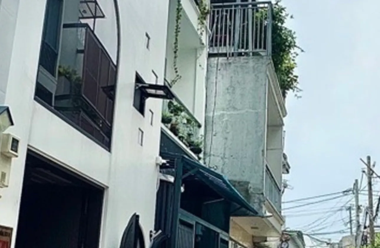 Nhà 🏡 57 m ngang 5.7 _ hẻm xe hơi 2 tầng... Bán nhà riêng tại An Phú Đông, Hồ Chí Minh 01