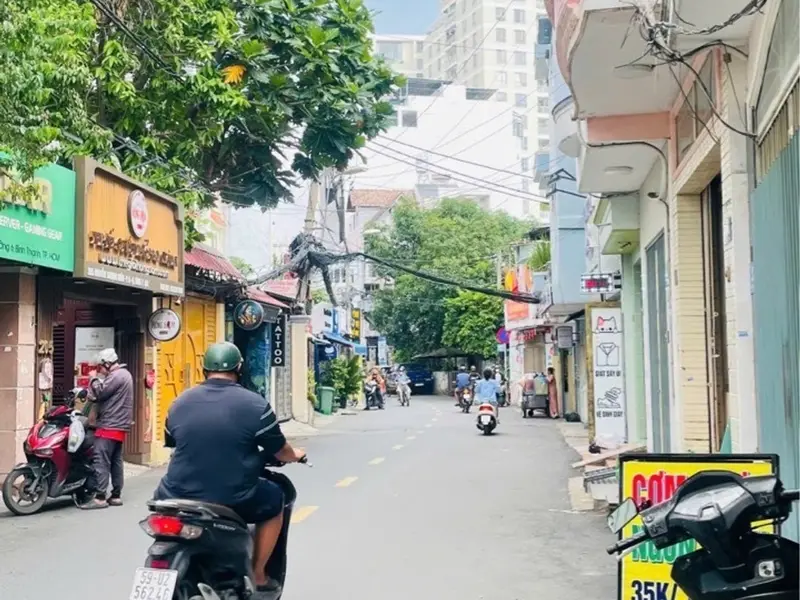 Nhà 2 Tầng Hiếm Có Gần Mặt Tiền Thích Quảng Đức Giá Tốt... Bán nhà riêng tại Đức Nhuận, Hồ Chí Minh 01
