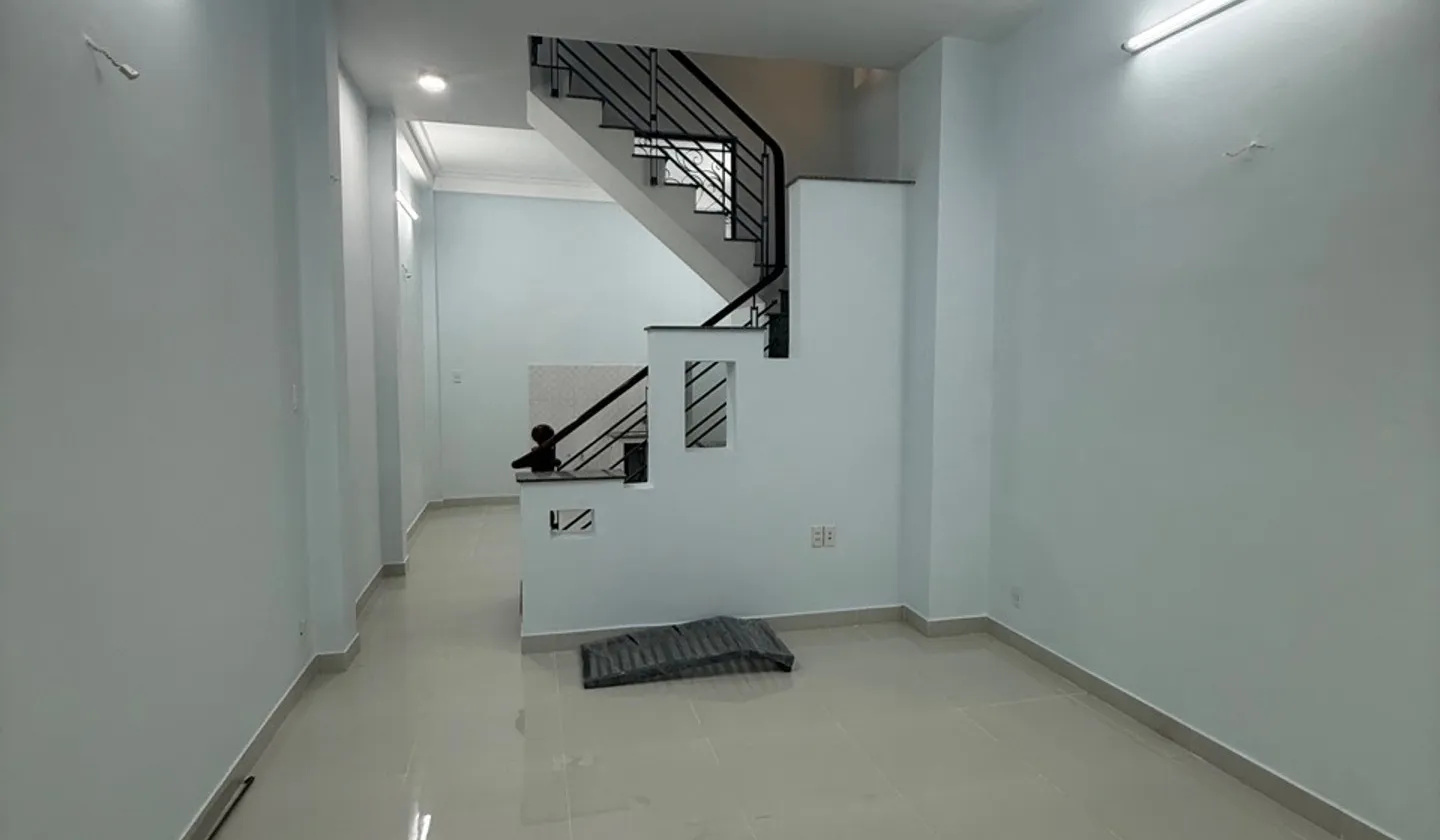Hẻm oto đậu cửa,sát mặt tiền Phú thọ hoà.cách mặt tiền 20m .Hẻm nhựa,khu nhà cao tầng... Bán nhà riêng tại Phú Thọ Hòa, Hồ Chí Minh 01