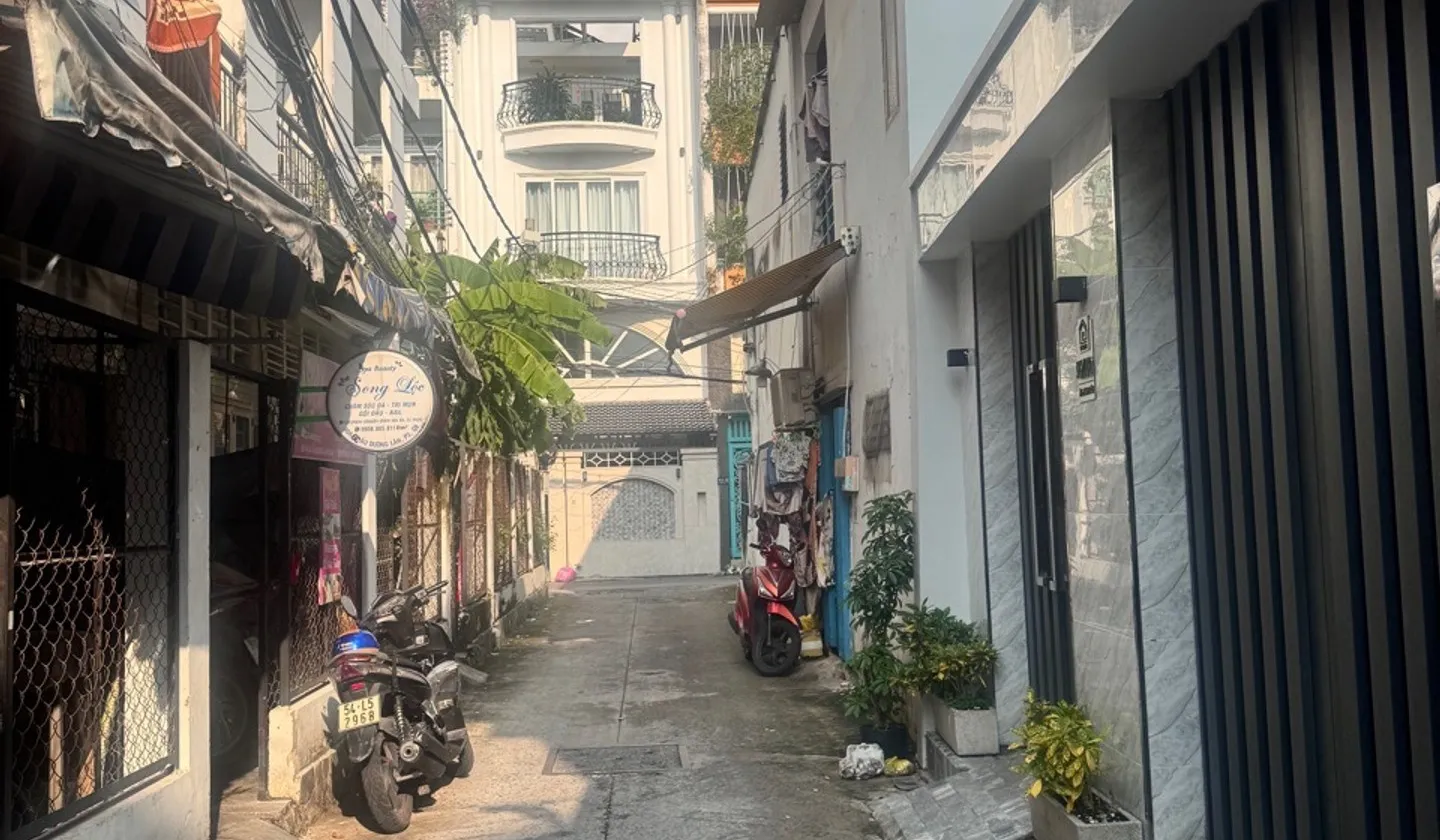 Nhà 4 tầng trung tâm gần Quận 1, phù hợp vừa ở vừa kinh doanh... Bán nhà riêng tại Chánh Hưng, Hồ Chí Minh 01