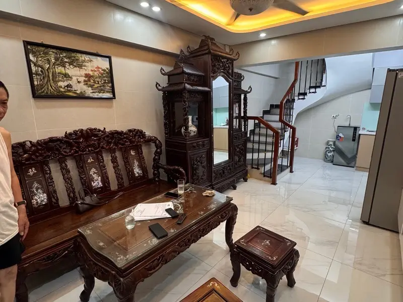 TRƯỚC NHÀ SÂN RỘNG ĐỂ 10 CÁI XE MÁY-GẦN PHỐ NGUYỄN LƯƠNG BẰNG-NGÃ 6 Ô CHỢ DỪA-5 TẦNG ĐẸP-9 TỶ... Bán nhà riêng tại Đống Đa, Hà Nội 01