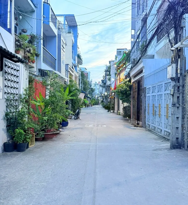 Bán nhà Hẻm Xe Hơi, 2 tầng diện tích 108m2, Lạc Long Quân Tân Bình, mặt tiền 4.5m,... Bán owner_side tại Bảy Hiền, Hồ Chí Minh 01