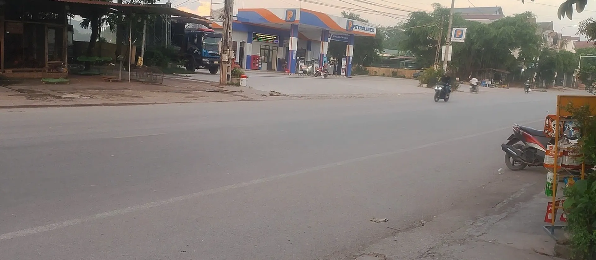 Cần tiền bán gấp giá f0 Alo Em Quynh qua xem đất freee... Bán đất tại Tân Yên, Bắc Ninh 01