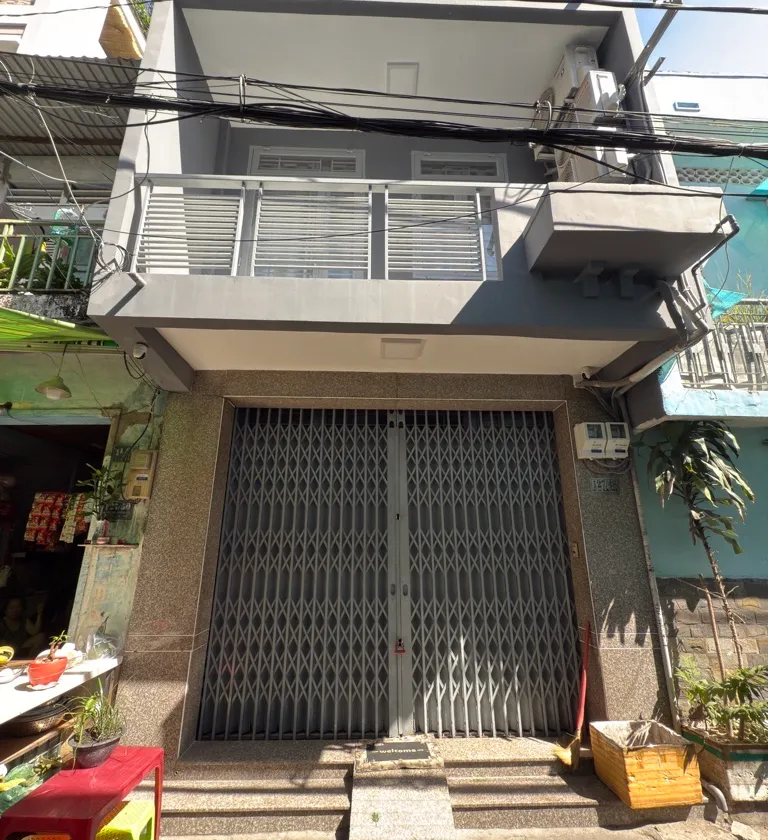 Nhà 2 tầng 44m2 hẻm xe hơi phường 10 Tân Bình tặng nội thất... Bán nhà riêng tại Bảy Hiền, Hồ Chí Minh 01