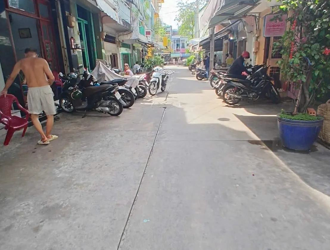 💵BÁN GẤP GIẢM 500 TR ( GIÁ CỦ 7,5 TỶ )
🏠Q11💰GIÁ : 6,xTỶ (TL )
🚘SÁT MT MINH PHỤNG - HẺN XE HƠI... Bán nhà riêng tại Minh Phụng, Hồ Chí Minh 01