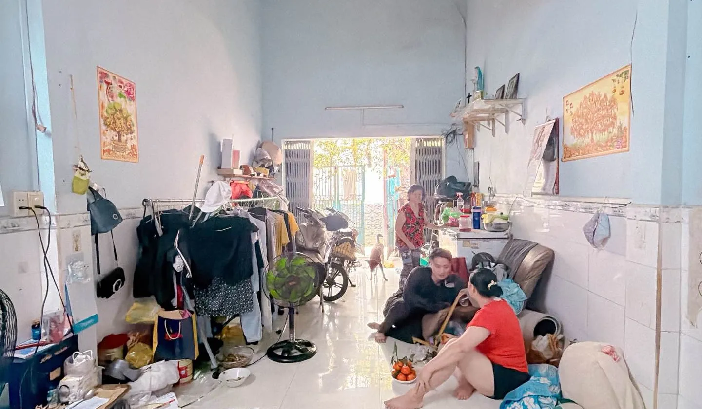 670/x Đoàn Văn Bơ
3.5 x 17.8
2 tầng 2 pn... Bán nhà riêng tại Xóm Chiếu, Hồ Chí Minh 01