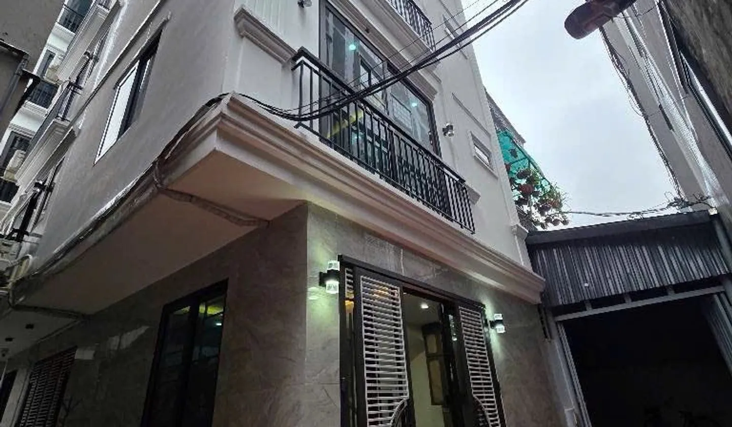 Bán nhà riêng 6 tầng căn góc Phường Việt Hưng, Hà Nội với 4 phòng ngủ tiện nghi... Bán nhà riêng tại Việt Hưng, Hà Nội 01