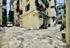 Bán căn hộ chung cư lô góc 3 mặt thoáng tại Vũ Hữu, diện tích 40m² giá 6,5 tỷ... Bán căn hộ chung cư tại Đại Mỗ, Hà Nội 02
