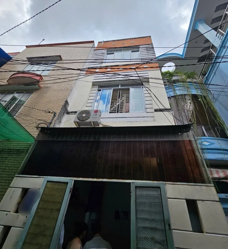 Bán nhà riêng 4 tầng tại Lạc Long Quân, 35m2, xây dựng bê tông cốt thép chắc chắn... Bán nhà riêng tại Bảy Hiền, Hồ Chí Minh 01