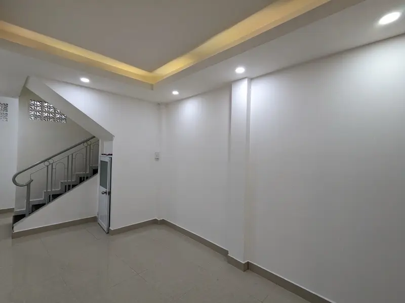 Nhà 3 tầng, 4PN, vị trí trung tâm tiện lợi... Bán nhà riêng tại Vườn Lài, Hồ Chí Minh 01