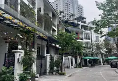Bán nhà riêng 4 tầng khu Trung Hòa, diện tích 160.7 m², hướng Đông Nam, giá 61.5 tỷ đồng... Bán nhà riêng tại Cầu Giấy, Hà Nội 06