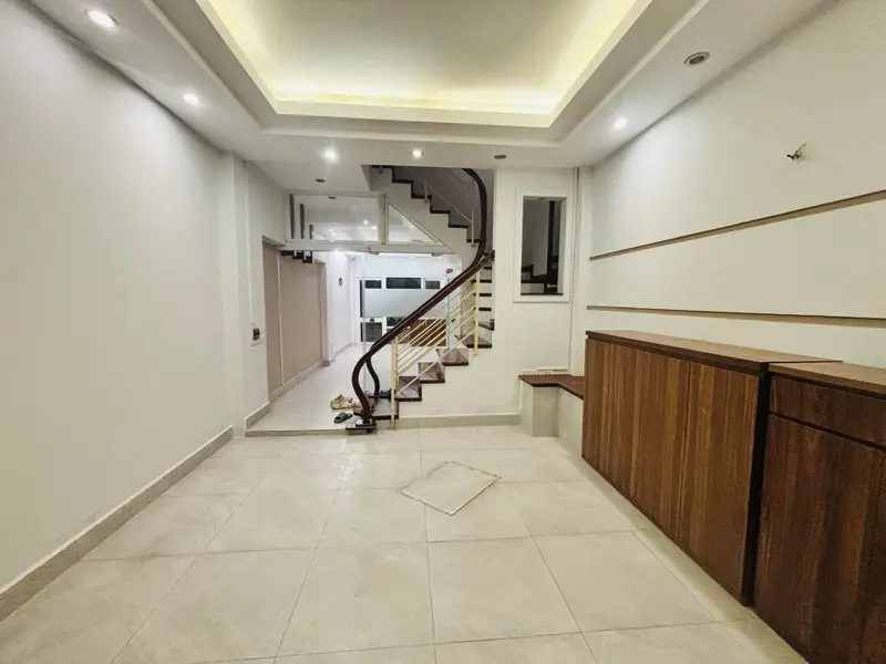 Bán nhà Dương Quảng Hàm, Cầu Giấy, 52.8m2, 5 tầng, 5PN, nội thất toàn gỗ hương đỏ, giá 13.4 tỷ... Bán nhà riêng tại Cầu Giấy, Hà Nội 01