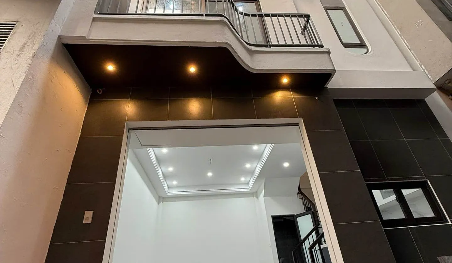 SIÊU PHẨM LONG BIÊN - NHÀ 5 TẦNG
THOÁNG - NGÕ THÔNG TÔ Ô TÔ 4 CHỖ VÀO, NHÀ CHẠY VÒNG QUANH... Bán nhà riêng tại Việt Hưng, Hà Nội 01