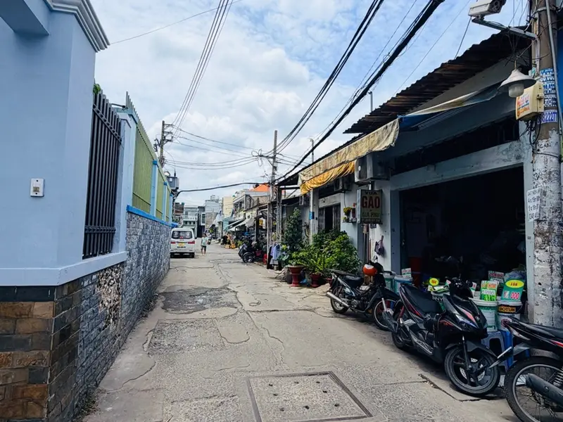 Nhà 4 tầng sân vườn thông thoáng tại Bình Tân... Bán nhà riêng tại Bình Hưng Hòa, Hồ Chí Minh 01