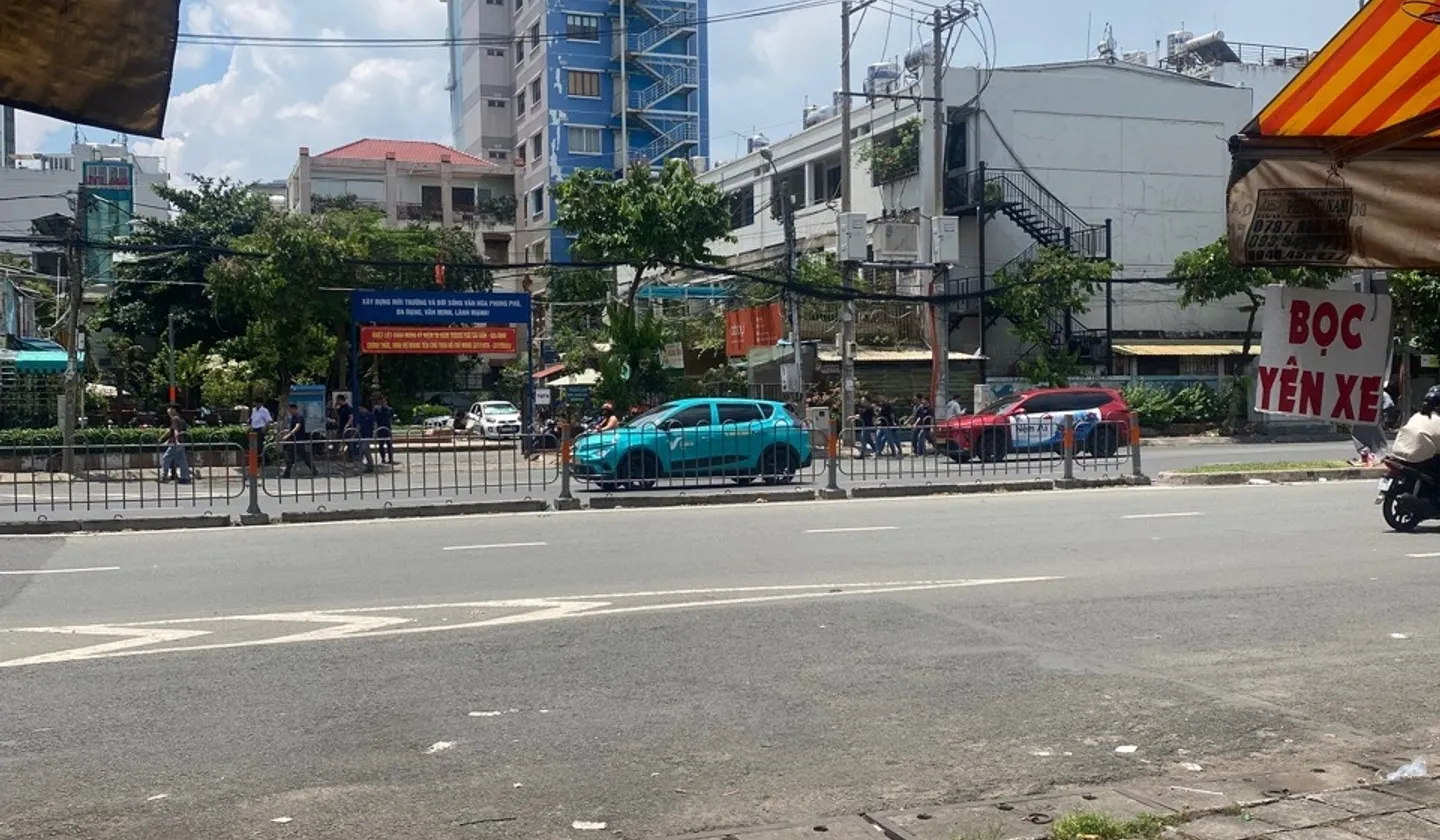 Đối diện Cư Xá Ngân Hàng - Nhà 4 tầng - Nhỉnh 5 tỷ - 3Pn - Hoàn công đủ... Bán nhà riêng tại Khánh Hội, Hồ Chí Minh 01