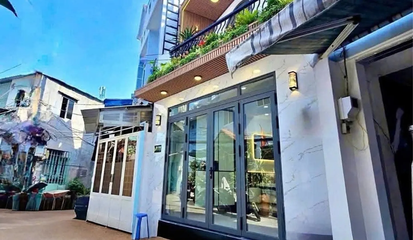 Nhà mới full nội thất, hẻm rộng, vị trí kết nối thuận tiện... Bán nhà riêng tại Tân Thuận, Hồ Chí Minh 01