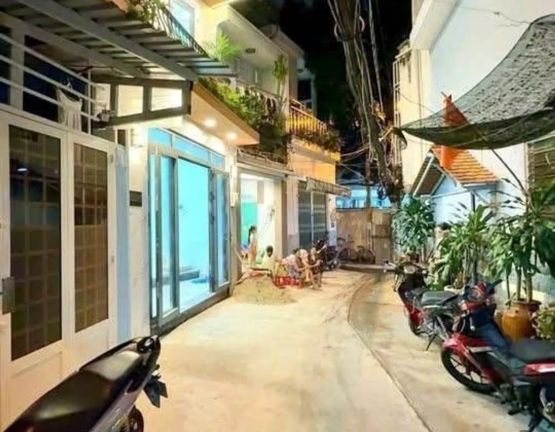 BÁN NHÀ 2 TẦNG Ở NGAY – 51M² – CÓ PN TRỆT – HẺM XE HƠI – THÔNG BÙI VĂN BA – 7,6 Đ... Bán nhà riêng tại Tân Thuận, Hồ Chí Minh 01