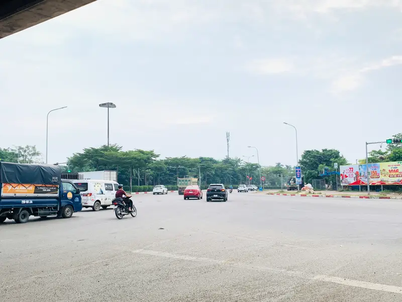 NGAY SÁT MẶT ĐƯỜNG GOM TÂY CAO TỐC VIEW CÔNG VIÊN .SẴN CỬA HÀNG ĐANG KINH DOANH DÒNG TIỀN ÔN ĐỊNH .... Bán nhà riêng tại Thiên Lộc, Hà Nội 01