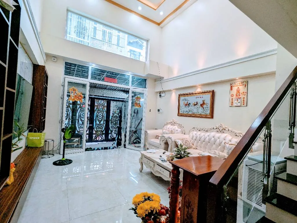 🔥 ( QUẬN 7 ) NHÀ ĐẸP SÁT PHÚ MỸ HƯNG

📐 4,5m x 23m, nở hậu
🏡 1 trệt 1 lầu, 2PN, 2WC, sân rộng;... Bán owner_side tại Phú Thuận, Hồ Chí Minh 01