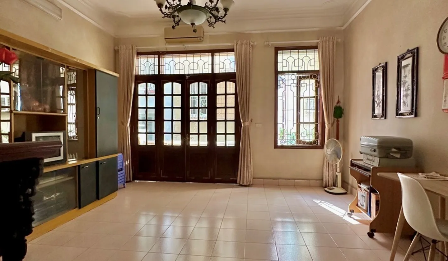 Bán nhà riêng 4.5 tầng tại Phường Kim Liên, Hà Nội, thiết kế 6 phòng khép kín, vị trí tiện lợi... Bán nhà riêng tại Kim Liên, Hà Nội 01