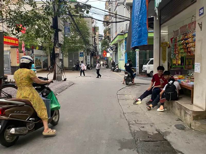 Cô chú gửi nhờ bán hộ, nhà ngõ nông, xe ba gác qua lại được tại Phố Đại La
- 21m2 x 4 tầng... Bán nhà riêng tại Bạch Mai, Hà Nội 01