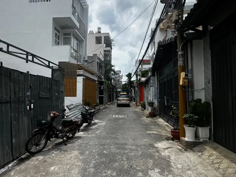 🔥 LÂM THỊ HỐ – KHU VIP DÂN TRÍ – HẺM TẢI THẲNG MỘT TRỤC – XE HƠI VÀO NHÀ – GIÁ 5,68 TỶ... Bán nhà riêng tại Trung Mỹ Tây, Hồ Chí Minh 01