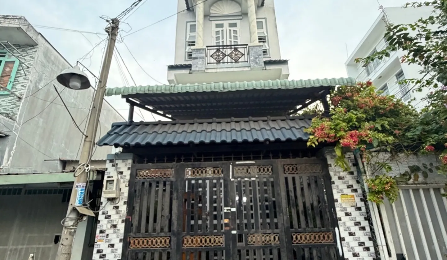 NHÀ TRỆT+ LỬNG+LẦU SONG HÀNH THỊ TRẤN HÓC MÔN. XUNG QUANH KHÔNG THIẾU THỨ GÌ... Bán nhà riêng tại Hóc Môn, Hồ Chí Minh 01