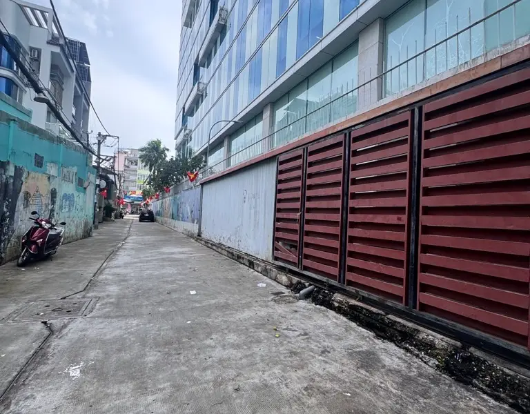 Nhà góc 2 mặt hẻm ô tô tiện nghi, quận trung tâm... Bán nhà riêng tại Nhiêu Lộc, Hồ Chí Minh 01