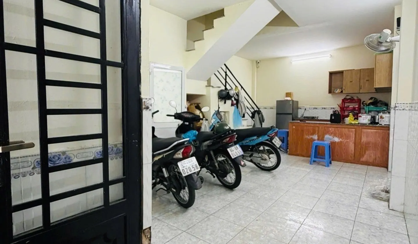 Nhà 4 tầng ngay trung tâm, 5 phòng ngủ rộng rãi... Bán nhà riêng tại Hòa Hưng, Hồ Chí Minh 01