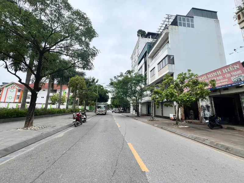 Cơ hội sở hữu đất mặt phố Thanh Am - LONG BIÊN
Vị trí vàng kinh doanh đa dạng... Bán đất tại Việt Hưng, Hà Nội 01