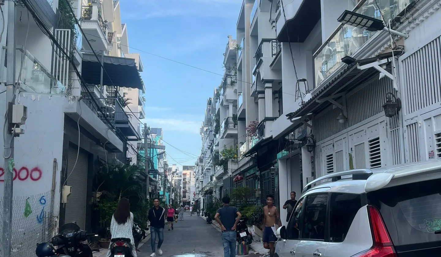 Bán nhà riêng 4 tầng 3 mặt thoáng tại quận với vị trí gần công viên, hẻm nhựa an ninh... Bán nhà riêng tại Nhà Bè, Hồ Chí Minh 01