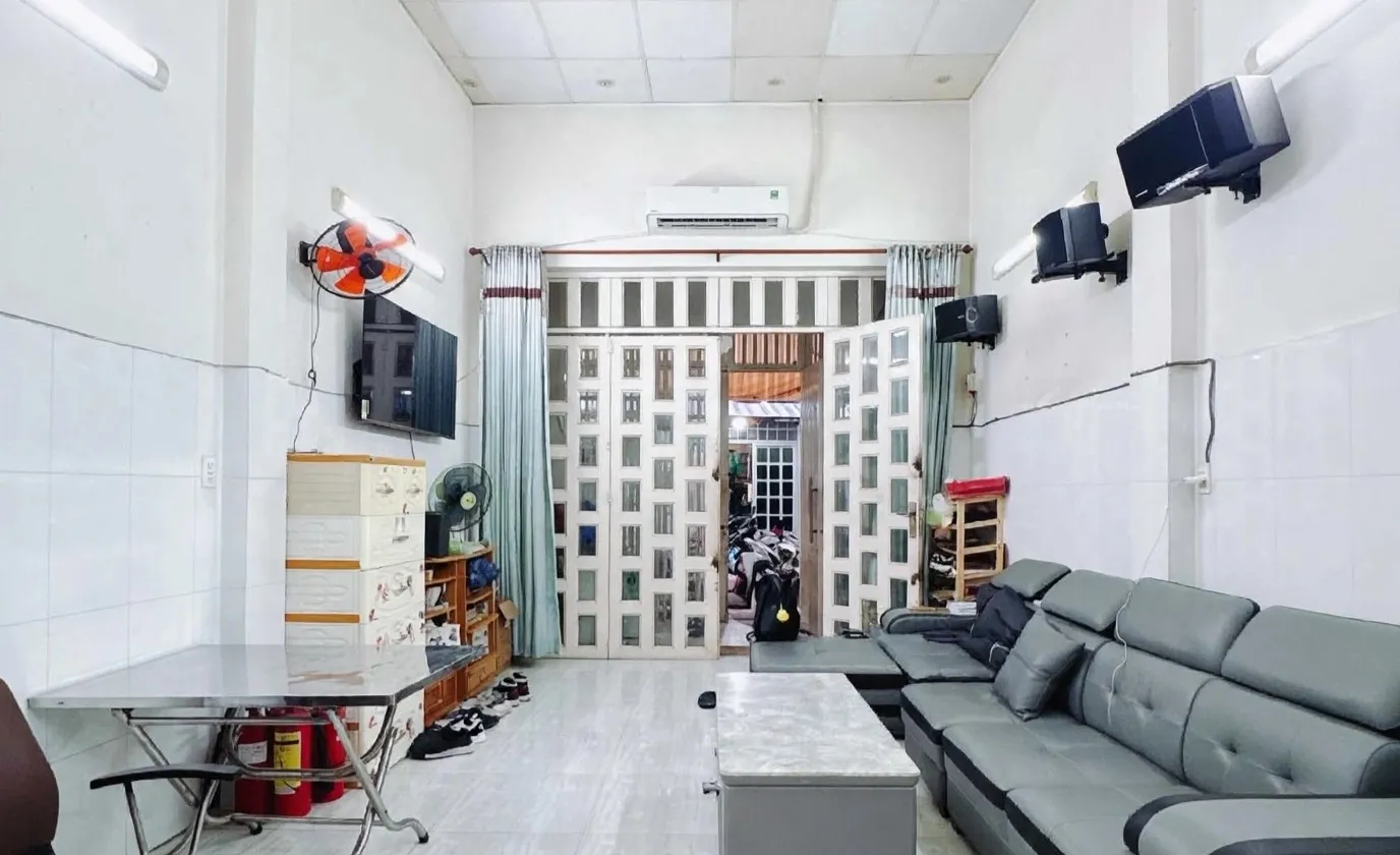 Nhà 100m2 - hẻm xe tải - nhỉnh 8 tỷ - ngang 4m - nở hậu 11m - SHR... Bán nhà riêng tại Xóm Chiếu, Hồ Chí Minh 01