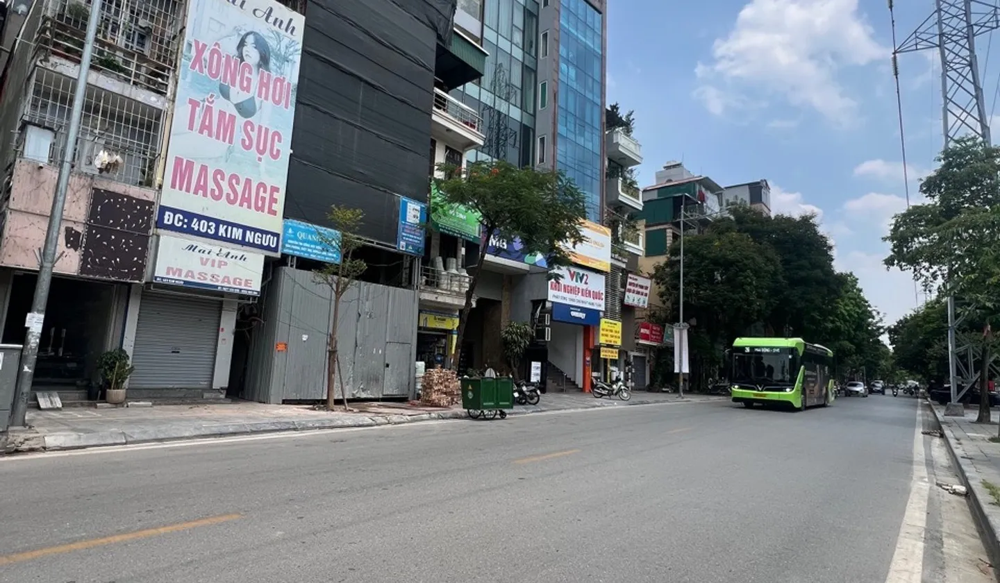 Nhà mặt phố 4 tầng lô góc quận trung tâm, giá 12 tỷ... Bán nhà mặt phố tại Vĩnh Tuy, Hà Nội 01