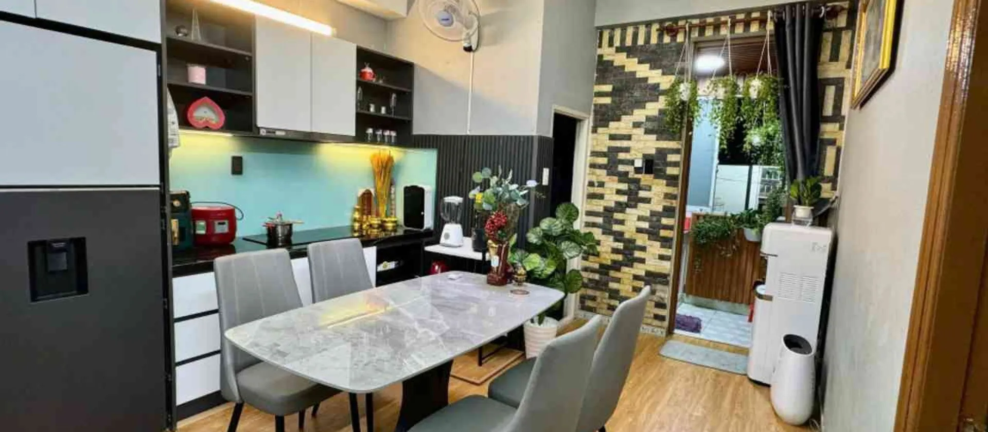 Rộng là được ! 56m² , ngang 8m x 7m, sổ hồng riêng, chỉ hơn 2 đồng, xe hơi đỗ cửa ngay chợ Bà Hom... Bán căn hộ chung cư tại Phú Lâm, Hồ Chí Minh 01