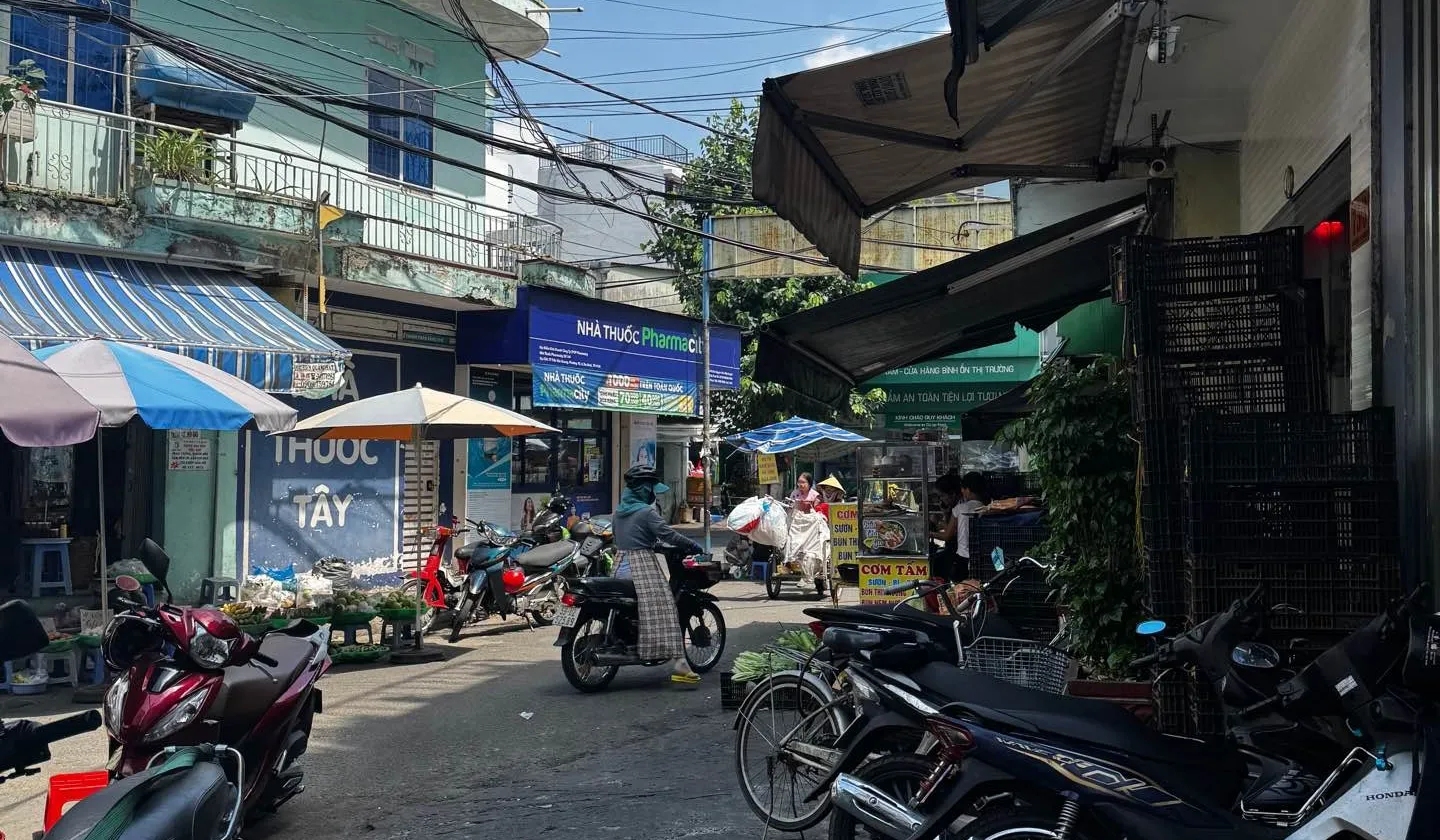 Bán nhà 3 tầng 33m2 tại Tân Bình, giá 4,2 tỷ có thương lượng... Bán nhà riêng tại Bảy Hiền, Hồ Chí Minh 01