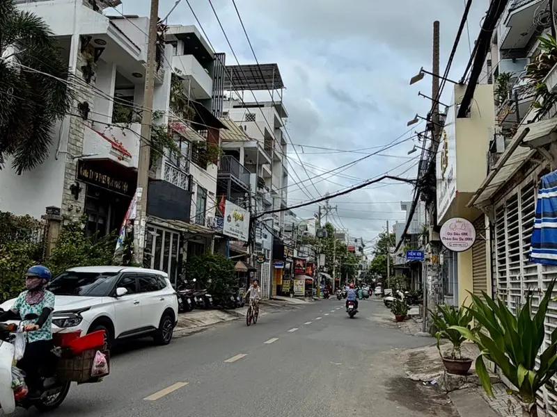 Nhà 2 tầng nở hậu, cách mặt tiền đường chỉ 1 căn - Giá cực hấp dẫn... Bán nhà riêng tại An Hội Đông, Hồ Chí Minh 01
