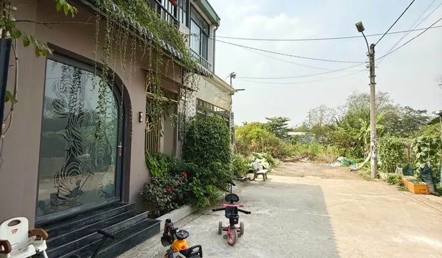 Cơ hội hiếm có sở hữu nhà 2 tầng 3 phòng ngủ tại Trường Lưu chỉ với 4.1 tỷ... Bán nhà riêng tại Long Trường, Hồ Chí Minh 01