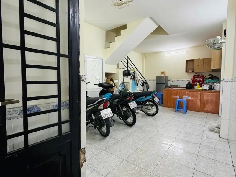 Nhà 4 tầng hiện đại, 5PN gần trung tâm Cách Mạng Tháng 8... Bán nhà riêng tại Hòa Hưng, Hồ Chí Minh 01