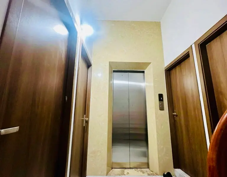 Bán tòa nhà 7 tầng thang máy, vị trí trung tâm, gần Hồ Tây, diện tích 82 m2... Bán owner_side tại Nghĩa Đô, Hà Nội 01