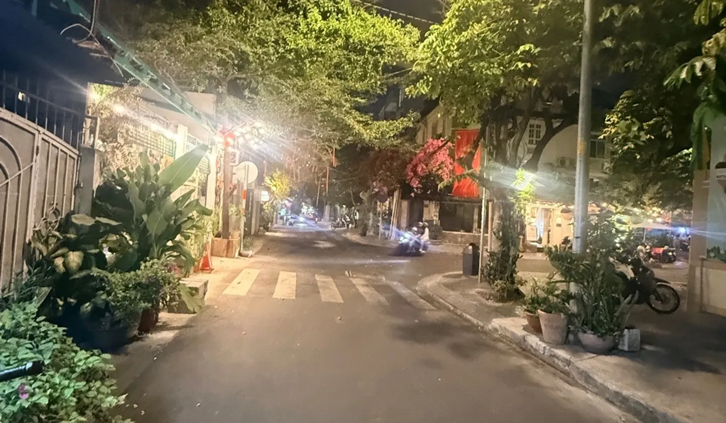 Nhà mặt phố phong cách kinh doanh sầm uất giá tốt... Bán nhà mặt phố tại Hòa Hưng, Hồ Chí Minh 01
